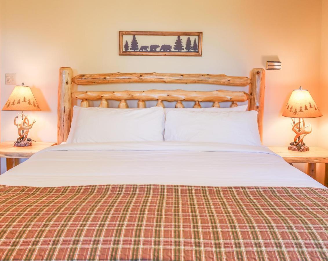 Outland Chalet & Suites Great Smoky Mountains Whittier Quarto foto